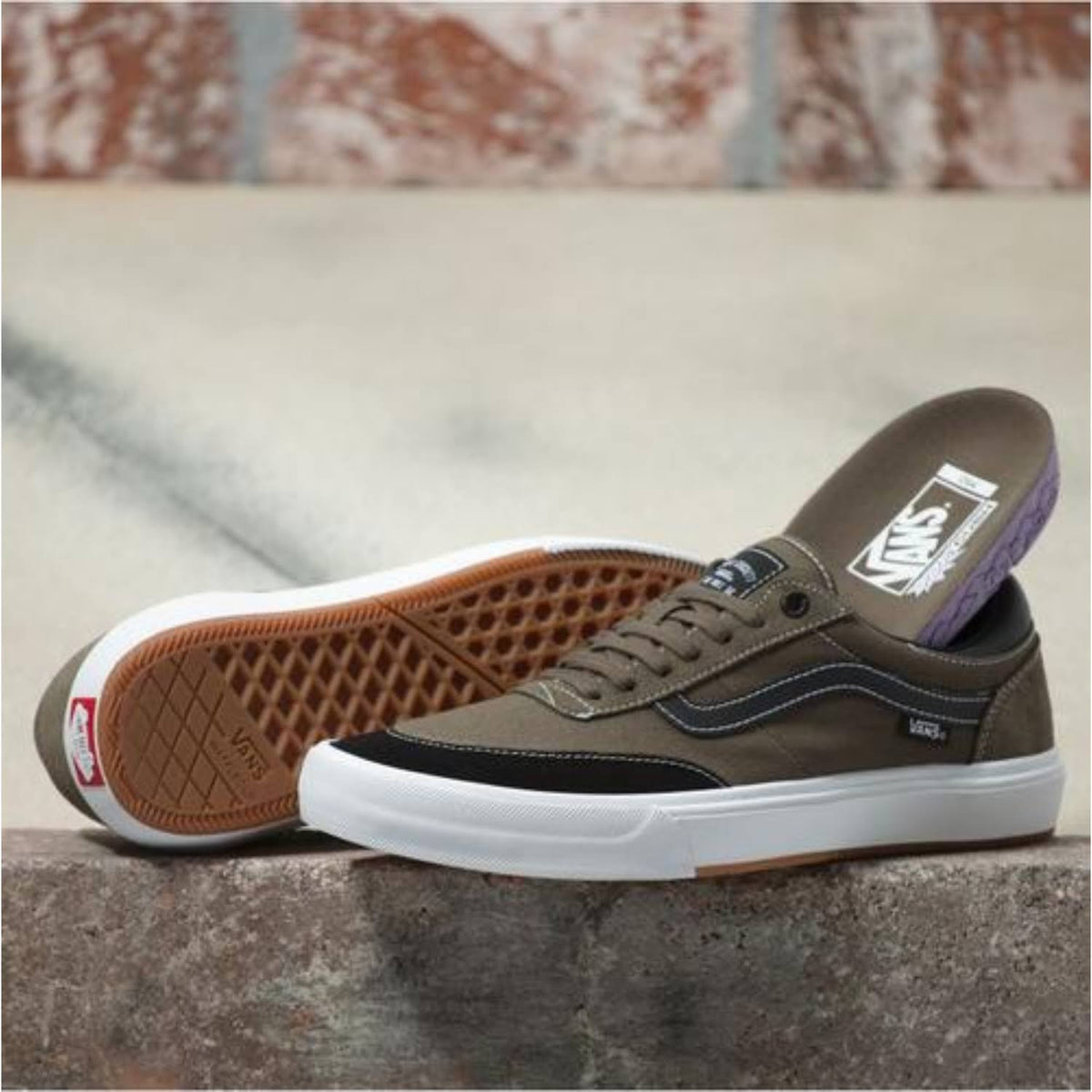 White Skate Shoes O1857
